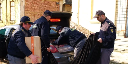 Țigările au fost ridicate. FOTO: ADEVĂRUL