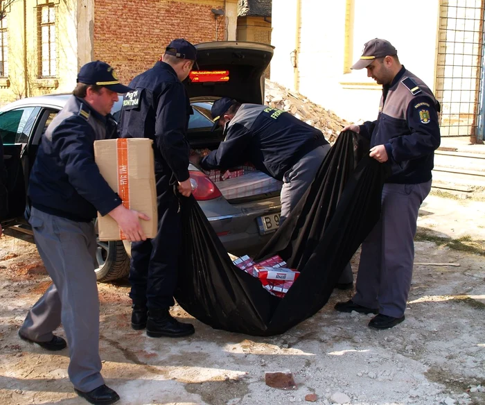 Poliţiştii au confiscat ţigările