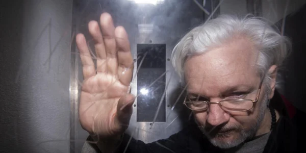 julian assange 13 ianaurie 2020 foto EPA