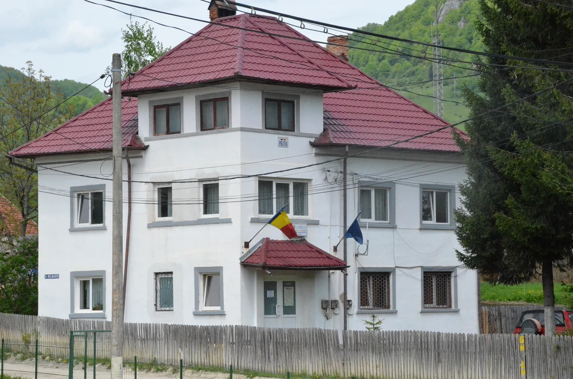 Polițistul lucra la Secția de Poliție Rurală Rucăr FOTO IPJ Argeș
