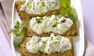 tartine cu tzatziki jpeg