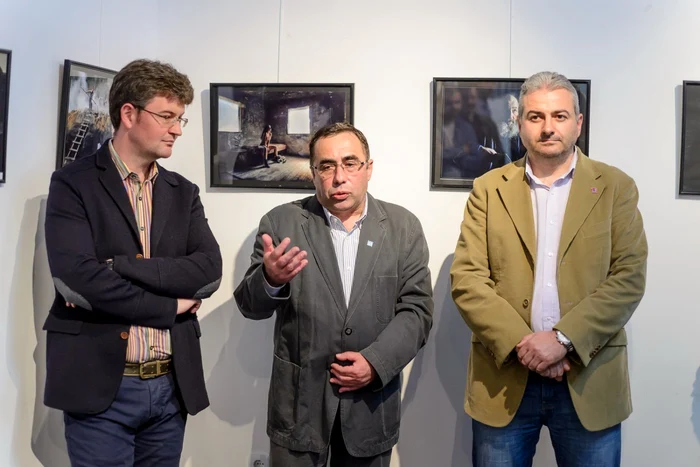 Reprezentanţii FOTO Club Arad şi Eugen Negrea, artist al Federaţiei Internaţionale de Artă Fotografică