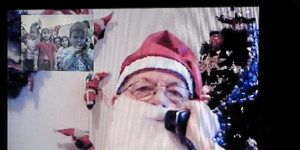 Moș Crăciun la videtelefon