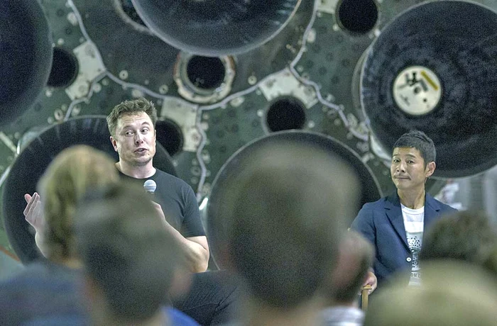 Niponul Maezawa, împreună cu  proprietarul navetei Space X,  Elon Musk