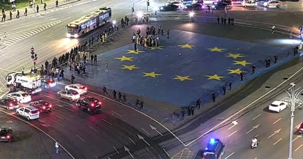 Protestul oierilor continuă miercuri în Piața Victoriei. Mai mulți ciobani au rămas peste noapte în fața Guvernului