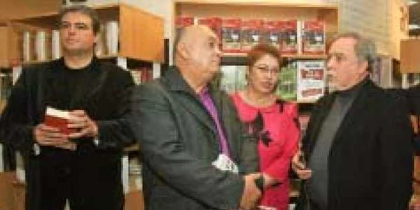 Adrian Cioroianu (stânga), Peter L. Imre şi Richard H. Cummings, lansând volumul „Securitatea contra Radio Europa Liberă“