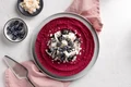 Tarta cu sfecla si caju  Sursa foto shutterstock 1902541885 jpg