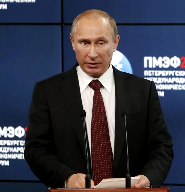 
    Vladimir Putin, la Forumul Economic Internaţional de la Sankt Petersburg. (Foto: Reuters)  