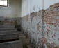 O plăcuţă amplasată pe peretele de răsărit al Sinagogii aminteşte de atentatul din 1938