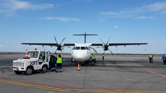 O cursă TAROM Bucureşti-Barcelona s-a întors pe aeroport din cauză că avea un geam fisurat. FOTO: Arhivă