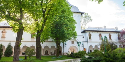 palatul cotroceni biserica