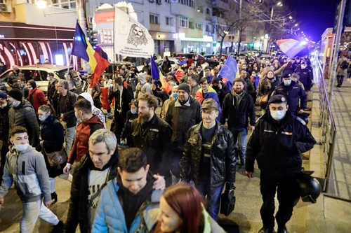 Proteste anti-restricţii covid - seara 4 - Bucureşti / 31 mar 2021 / FOTO Inquam Photos / George Călin