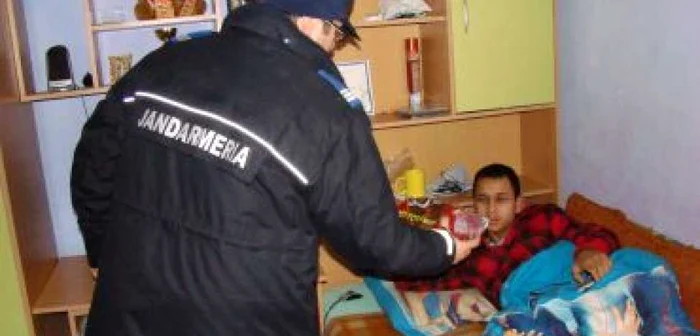 Jandarmii au oferit cadouri persoanelor cu handicap locomotor