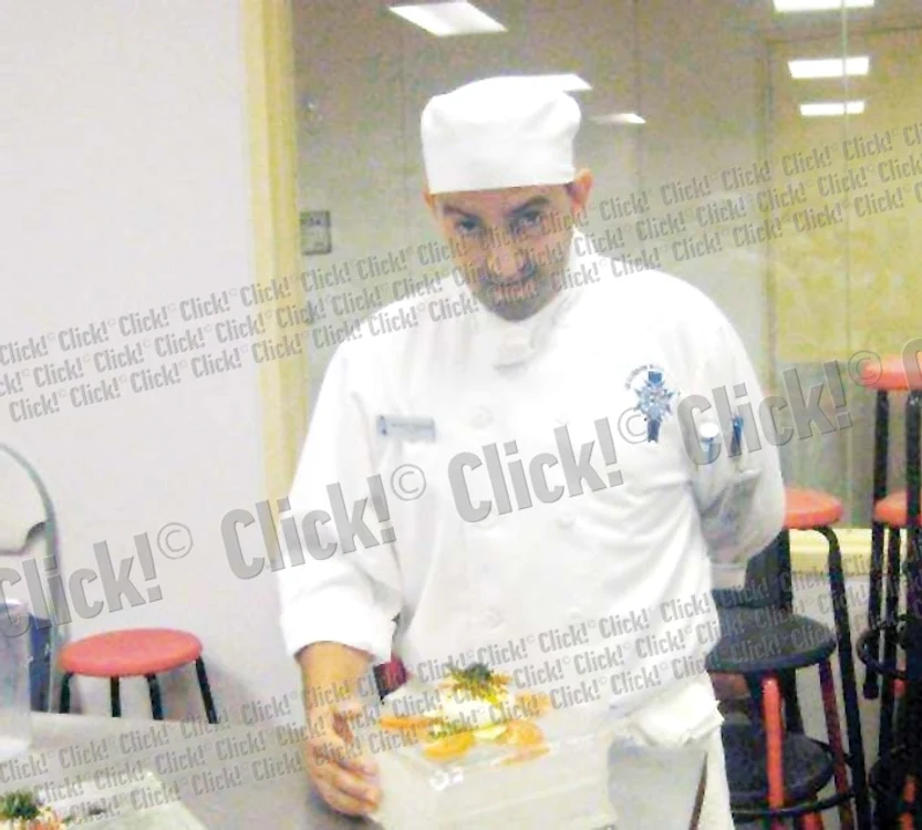 Bucătarul Mauricio Yaniquini, care a  lucrat la restaurantul “La Vendetta”,  i-a dat în judecată pe patroni