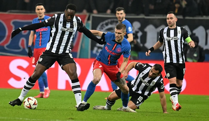 FCSB (albastru) a învins PAOK pentru a treia oară în acest sezon (FOTO: Sportpictures)
