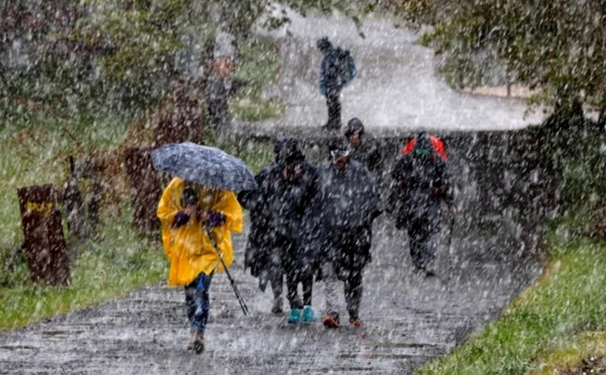 Meteorologii au emis o atenţionare Cod galben valabilă până luni dimineaţă.