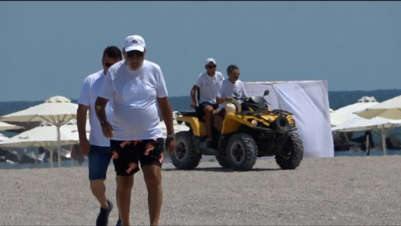 
    Bodyguarzii nu  l-au scăpat din  ochi pe Țiriac   