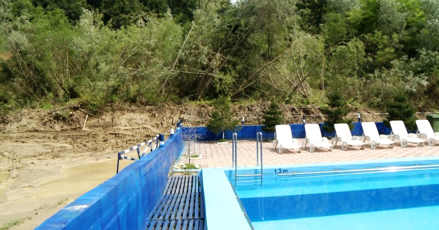Cele patru centre de agrement din Dâmboviţa, Căprioada, Cerbul, Vânătorul şi Steajrul au fost transmise în concesiune către Carpatmontana în 2014