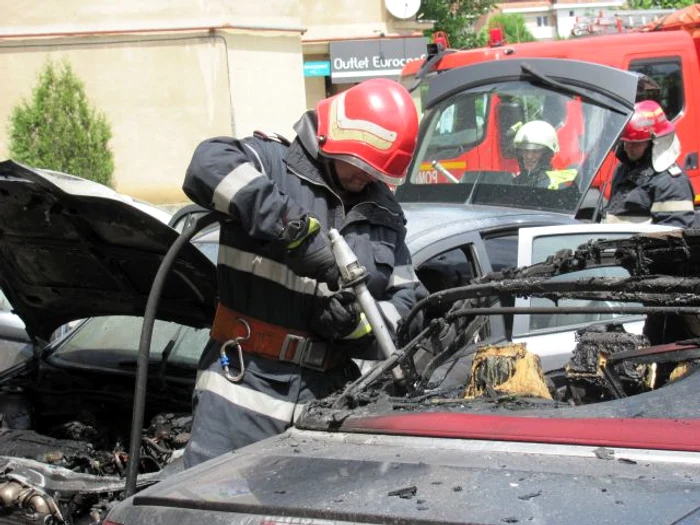 Audi S4 făcut scrum de un incendiu la Sibiu