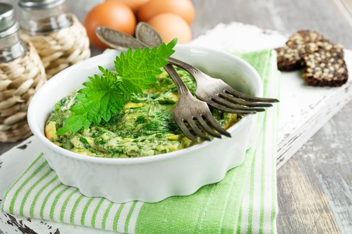 
    Pilaf cu urzici şi ciuperci   