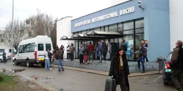 Pasagerii Blue Air nu au avut ore ușoare în aeroportul băcăuan