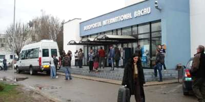 Pasagerii Blue Air nu au avut ore ușoare în aeroportul băcăuan