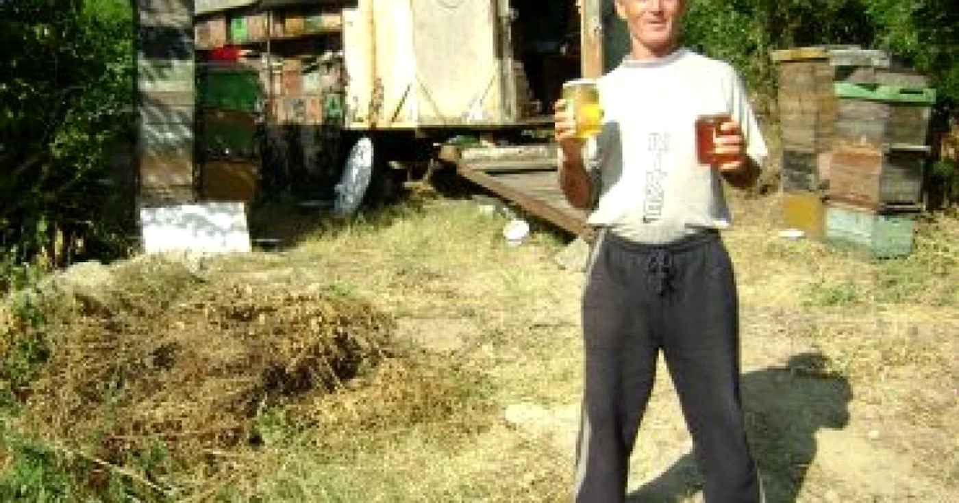 Turnu Severin: Laver Ianoși , apicultor de 34 de ani