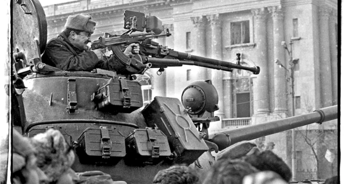 Revoluția și masacrul orchestrat. Cum au fost trimiși la moarte 82 de tineri nevinovați și cine a proiectat psihoza „teroriștilor”