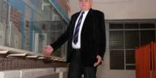 Profesorul Alexandru Stănilă de la Facultatea de Construcţii şi Instalaţii