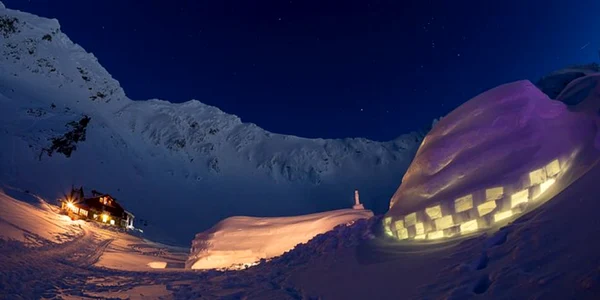 Hotelul de Gheață de la Bâlea Lac în Sibiu pe Transfăgărășan Foto untravelledpaths com