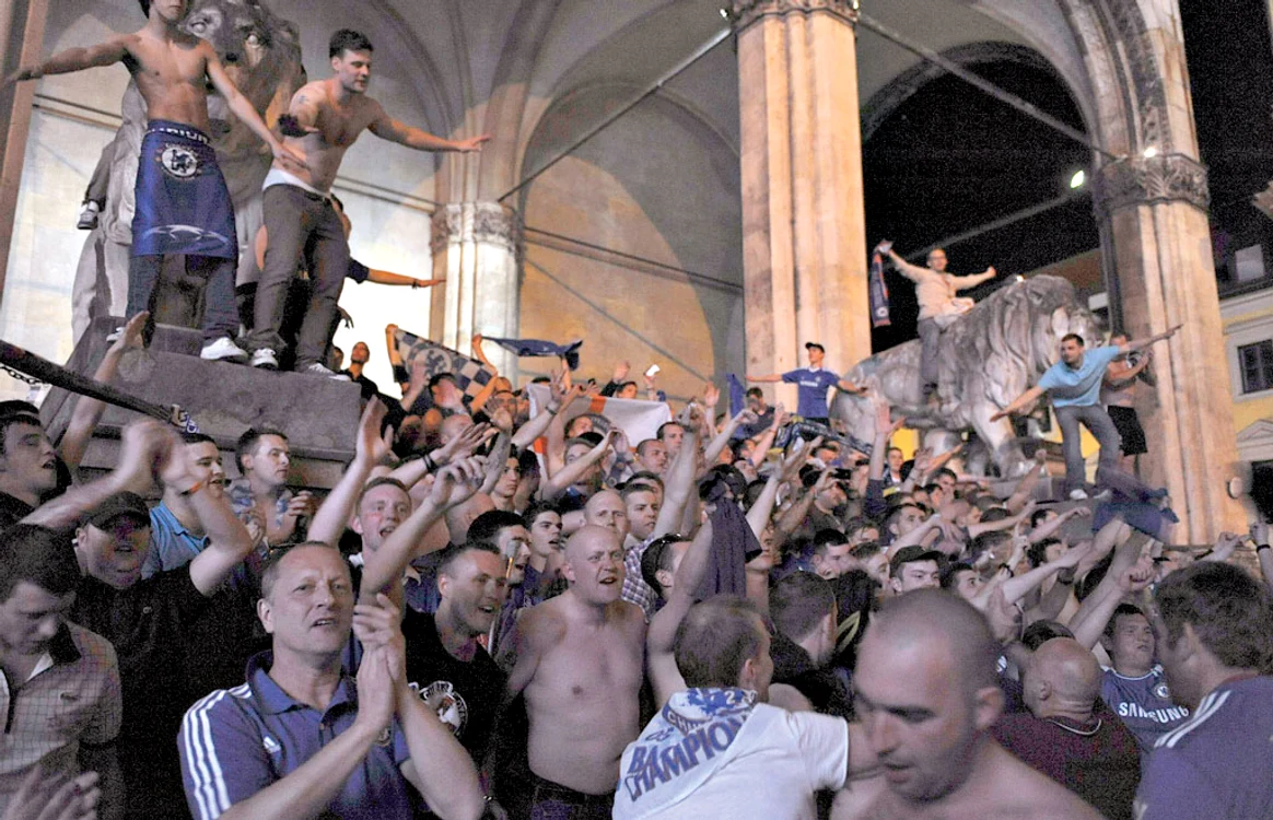 Englezii au călărit statuile
