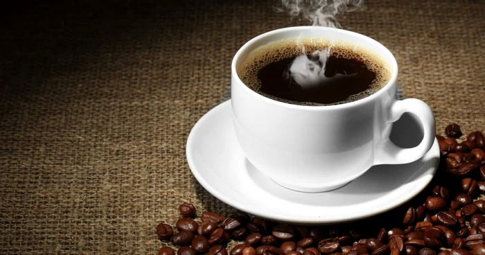 O cafea aburindă băută prea târziu dimineaţa îţi poate perturba somnul seara FOTO Shutterstock