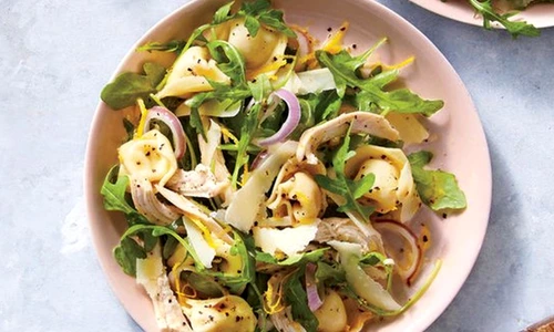 salata cu tortellini, pui si rucola jpeg