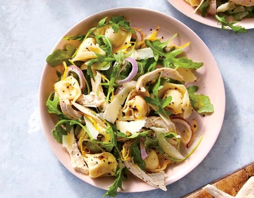 salata cu tortellini, pui si rucola jpeg