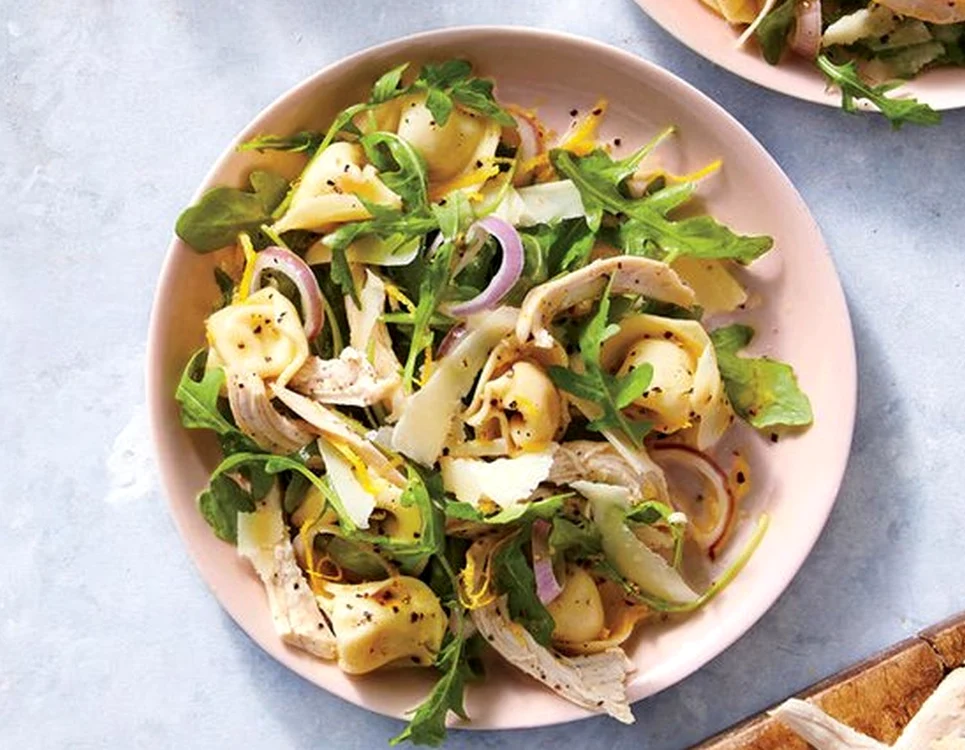 salata cu tortellini, pui si rucola jpeg