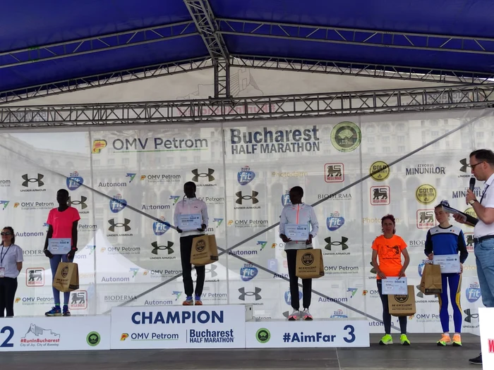 Podium Semimaraton feminin jpg