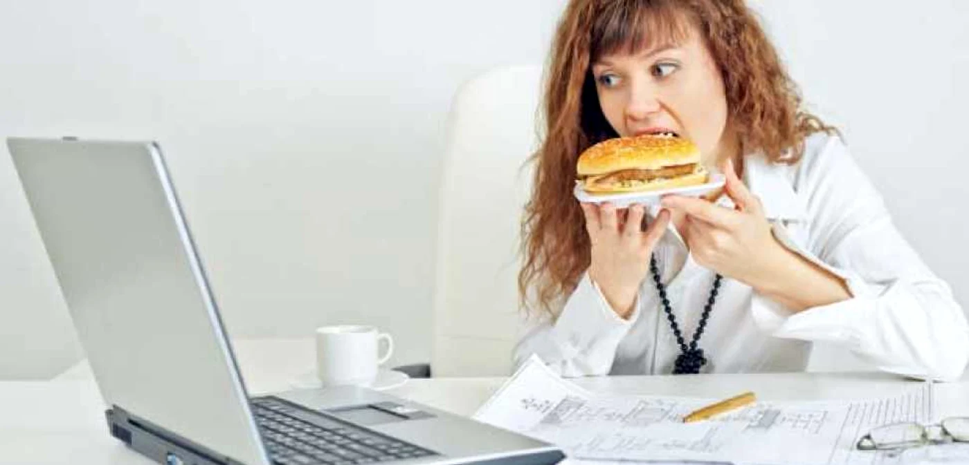 Pentru 20% dintre salariaţii români pauza de masă este aproape inexistentă FOTO Arhivă