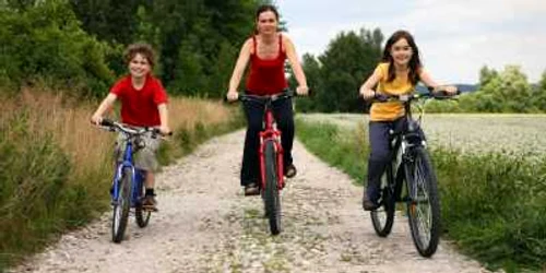 Persoanele care merg periodic pe bicicletă îmbătrânesc mai greu decât cele care nu au acest obicei.