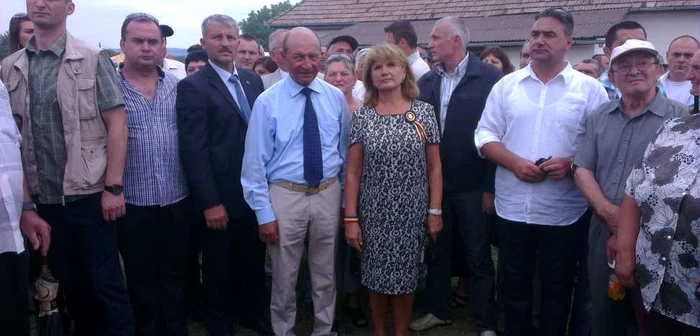 Băsescu continuă băile de mulţime şi în acest sfârşit de săptămână. FOTO: Sebastian Lungu