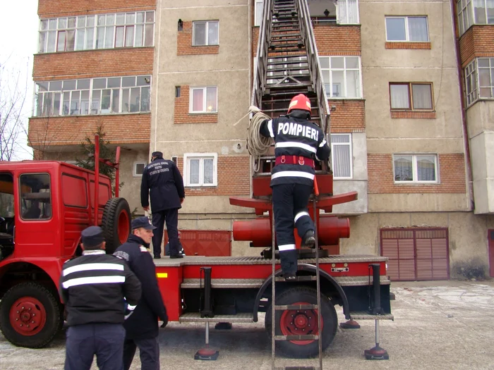 Pompierii au intervenit cu ajutorul autoscării FOTO ISU Sălaj