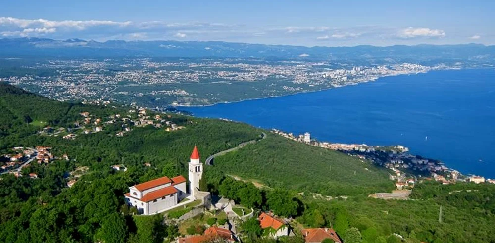 Orașul croat Opatija este supranumit și „Regina Adriaticii” FOTO vistiopatija.com