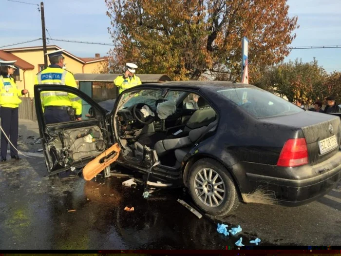 Şoferul din maşina de Băzău a suferit răni grave