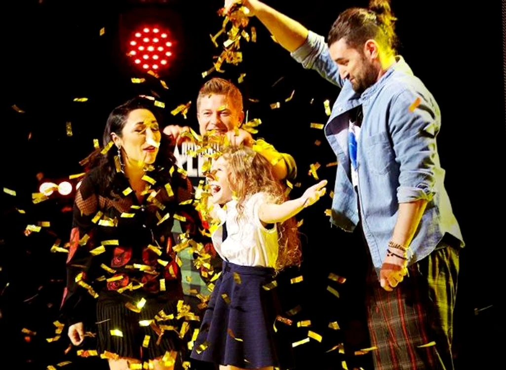 
    Emma Stoian, în vârstă de 10 ani, a primit cel de-al doilea Golden Buzz al sezonului 9 „Românii au talent”Foto: Pro TV  