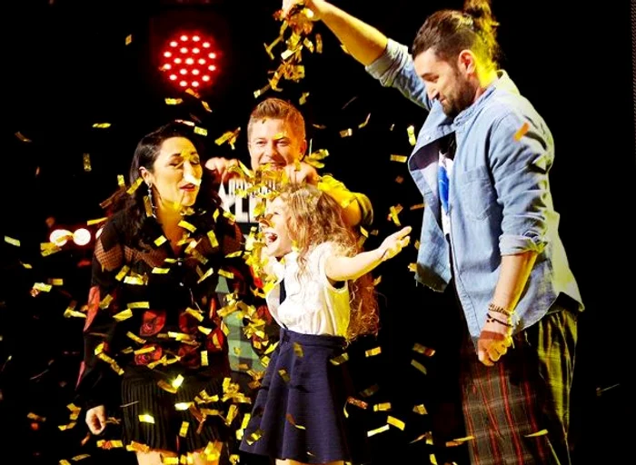 Emma Stoian, în vârstă de 10 ani, a primit cel de-al doilea Golden Buzz al sezonului 9 „Românii au talent”Foto: Pro TV