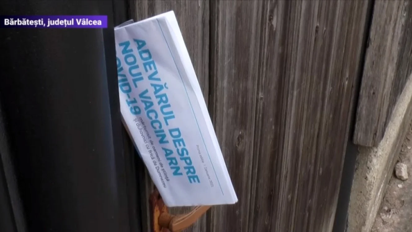 Broşurile au fost puse în porţi - captură video Digi 24