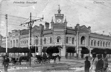 Clădirea Primăriei municipiului Chișinău, reședința județului Lăpușna, în perioada interbelică. Fotografie de F. Zemsman (© Wikimedia Commons)