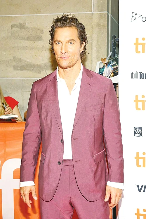 Înainte - Matthew McConaughey avea o constituţie atletică