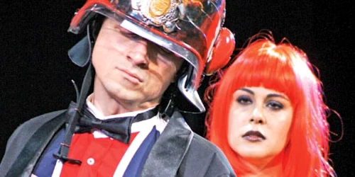 D. Huluba şi Mirela Zeţa, în „Cântăreaţa cheală“