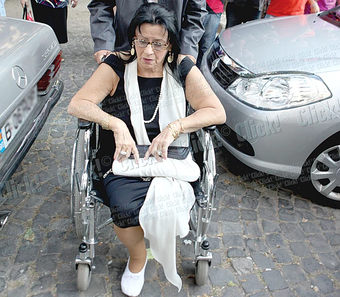 «Mister» nu a putut să vadă înhumarea Silviei (Fotografii: Dan Bistriţeanu)