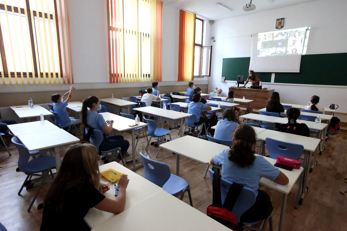 
    Sorin Ion, secretar de stat în Ministerul Educației, a explicat pe larg condițiile reîntoarcerii elevilor în bănciSursa foto: Facebook  